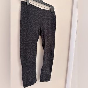 Lululemon. Black Animal print tights. Size 6. Pockets!